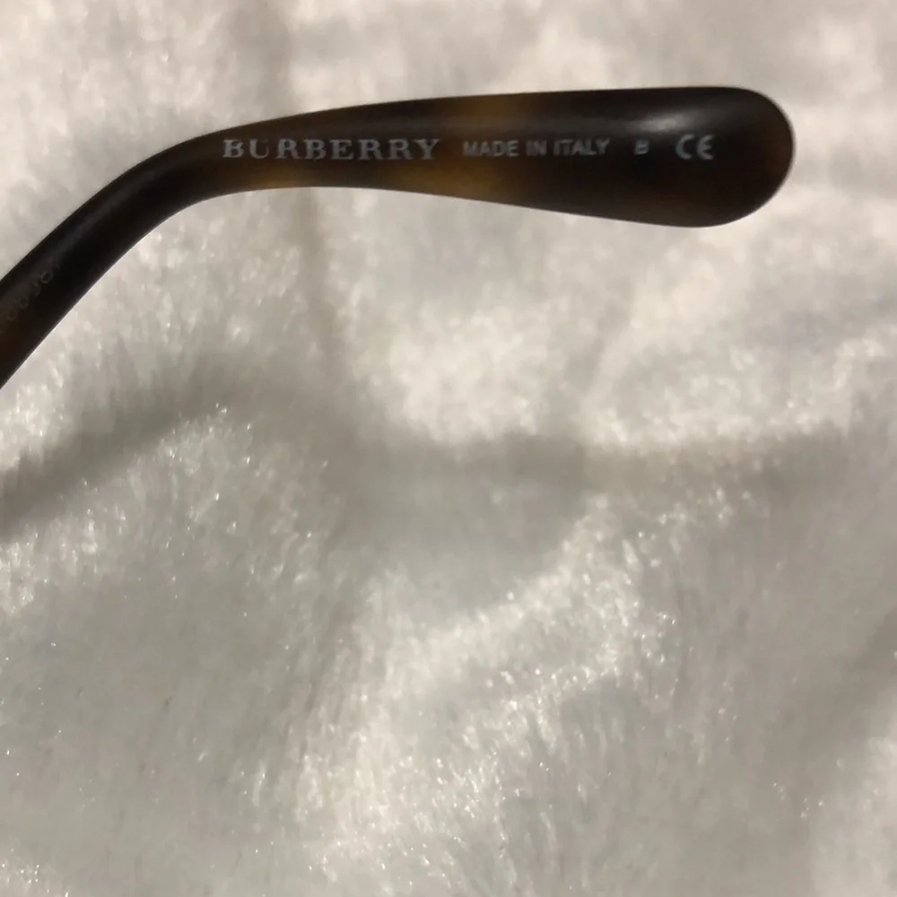 Women’s Burberry Eyeglasses with case and wiping cloth - Picture 6 of 7